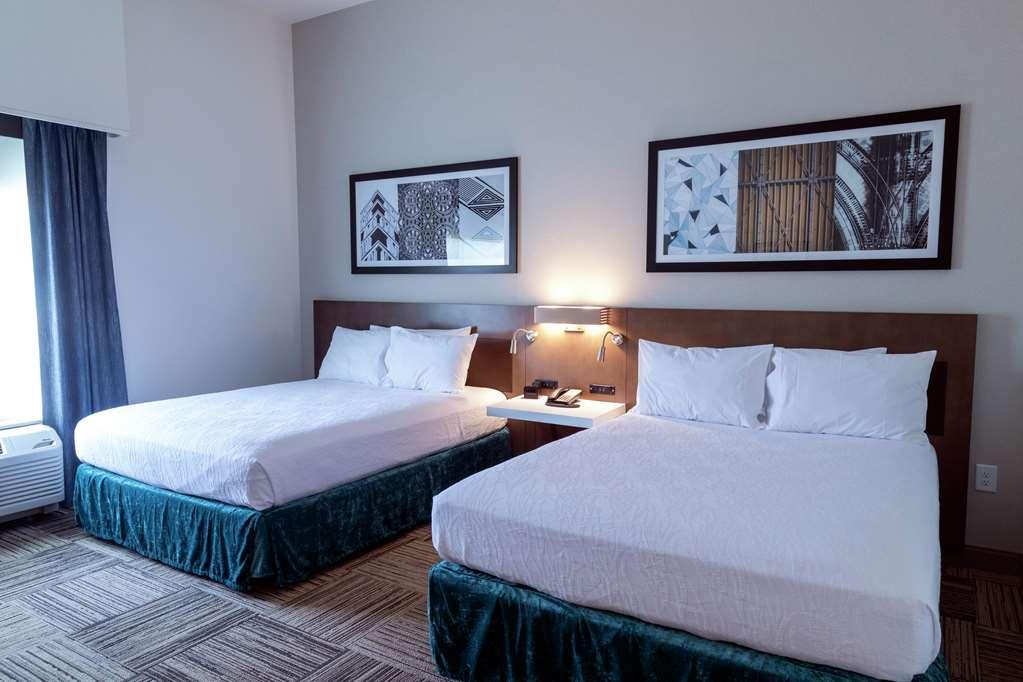 Hilton Garden Inn Спартанбърг Стая снимка