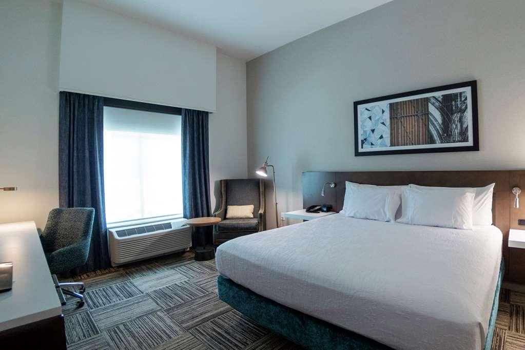 Hilton Garden Inn Спартанбърг Стая снимка