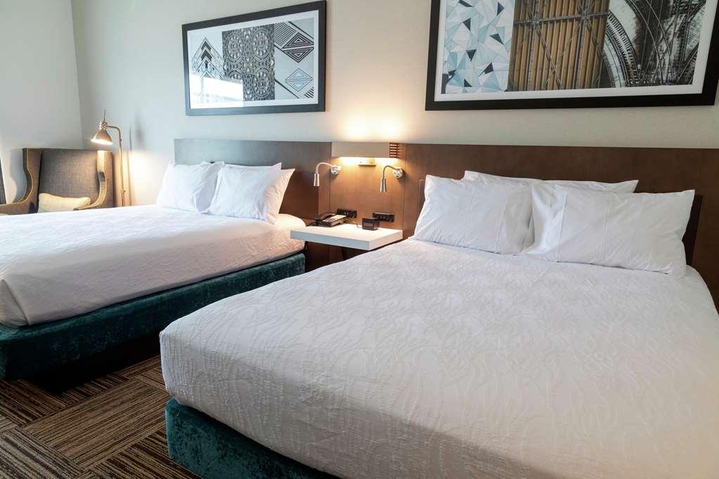 Hilton Garden Inn Спартанбърг Стая снимка